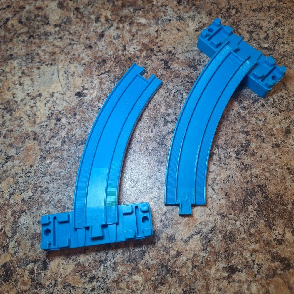 Tomy Blue Curved Train‎ Tracks Ramps A B Slope 2 Pieces 2001